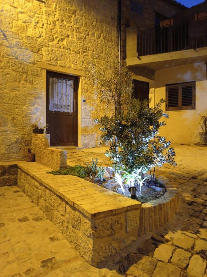 Casa Vacanze Borgo Gulini Da Anna Петралія-Сопрана Екстер'єр фото
